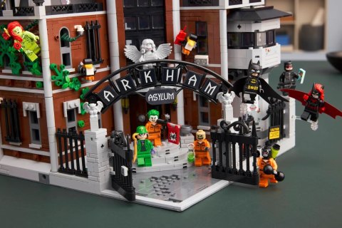 LEGO DC Super Heroes 76300 Arkham Asylum