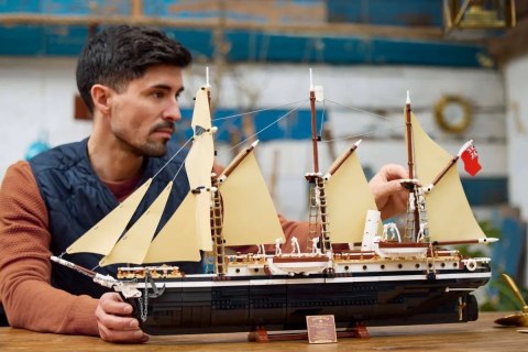 LEGO Icons 10335 Endurance