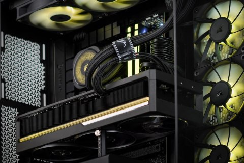 Actina iCUE 9800X3D/32GB/2TB/RX9070XT/850W