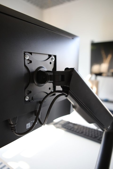 SAVIO UCHWYT BIURKOWY NA MONITOR 17''-32'', 2-9 KG, NA SPRĘŻYNIE GAZOWEJ UM-01