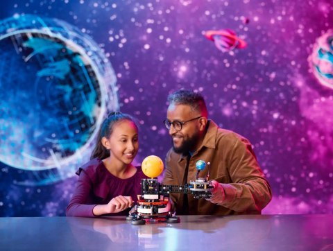 LEGO Technic 42179 Planeta Ziemia i Księżyc na orbicie (WYPRZEDAŻ)