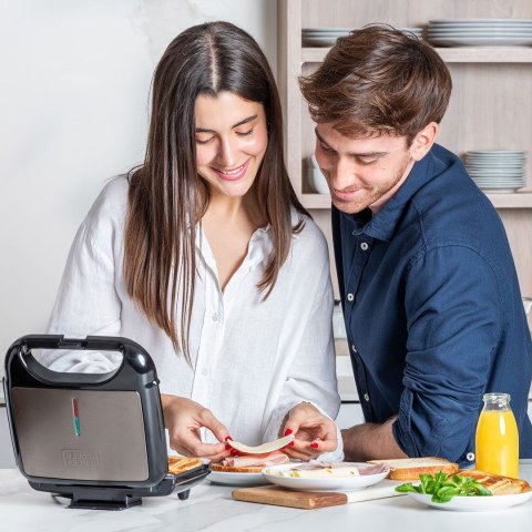 Opiekacz do kanapek Black+Decker BXSA753E