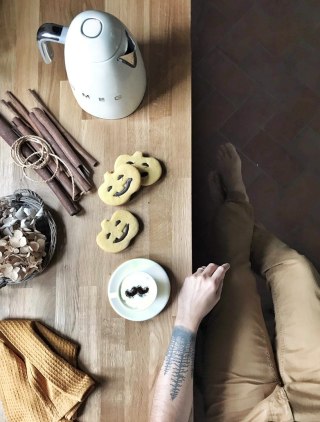 Czajnik elektryczny SMEG KLF03CREU kremowy (WYPRZEDAŻ)