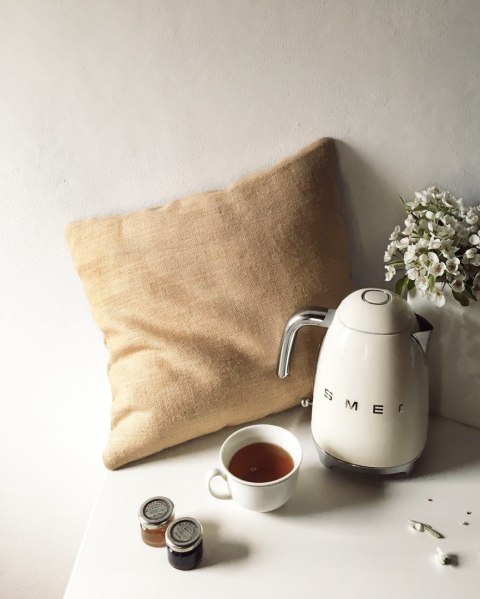 Czajnik elektryczny SMEG KLF03CREU kremowy (WYPRZEDAŻ)