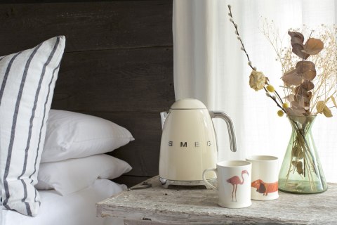 Czajnik elektryczny SMEG KLF03CREU kremowy (WYPRZEDAŻ)