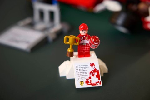 11375 - LEGO Icons - Ferrari F2004 i Michael Schumacher
