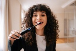 Szczoteczka soniczna TrueLife SonicBrush Clean70 UV Black