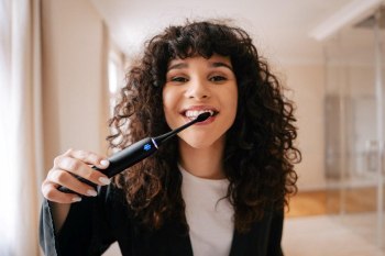 Szczoteczka soniczna TrueLife SonicBrush Clean70 UV Black