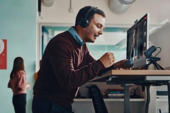 Słuchawki Poly Voyager Focus 2-M USB-C-C Headset USB-C/A Adapter Charging Stand No localization Retail Packaging